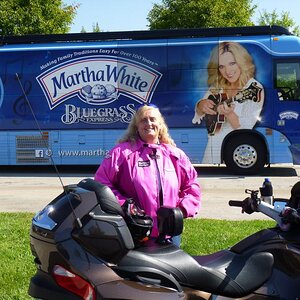 P1040512 caught up with Rhonda Vincent's coach in TN.