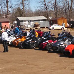 Great turn out of about 30 Spyders and their riders for our first "official" ride of 2015!