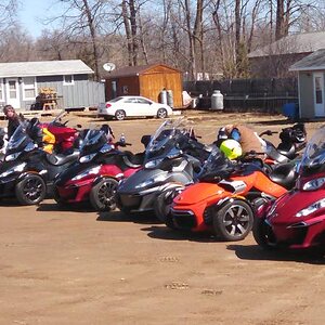 Great turn out of about 30 Spyders and their riders for our first "official" ride of 2015!