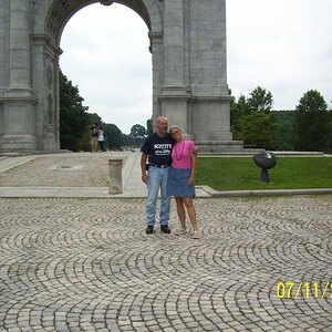 Dudley and Jennifer, Victory Arch.