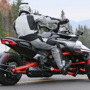 100214 2015 can am spyder f3 Spyder Cornering 633x389