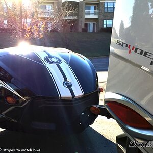 RT622 GT racing stripes in Pearl White that match the color of the bike.