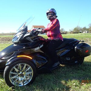 PB220005Fits her like a glove