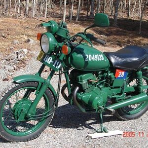 This is a 1982 (?) Honda CM 200. This bike was literally found in the garbage by a friend of mine, who didn't have the time nor money to restore it. I