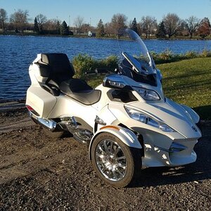 '13 Spyder RTL Down by the river