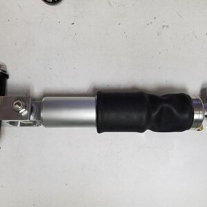 AIRWAVE Assault shock with custom extension