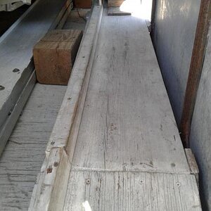 this is the right side plank  raised 4 in. to go above the wheel well metal ..... the higher added piece on the left side of the plank , keeps the tir