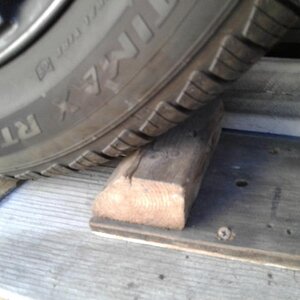 this is a close-up of the rear chock screwed onto the plank after loading the RT .........cont'd