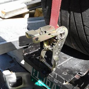 this is the Ratchet end that hooks onto the Cradle the rear tire sits on .....cont'd