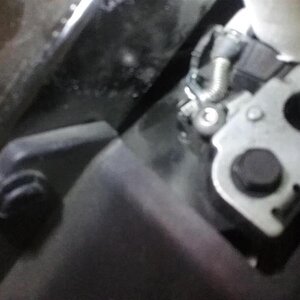 screw in spyder seat lock