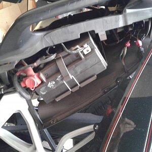 20180718 085625
There it is... the battery YTX24HL . NOW disconnect the negative (black wire marked -) then the positive (red wire marked +). Unhook r