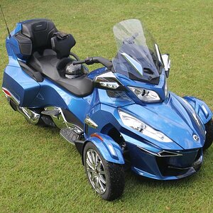 2018 Can Am Spyder RTL Blue & Chrome (1)