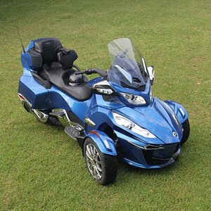 2018 Can Am Spyder RTL Blue & Chrome (2)