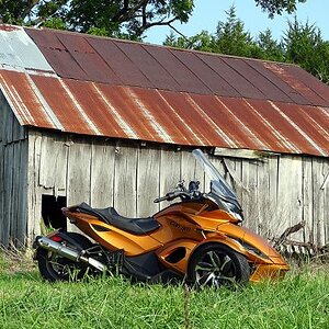 DSC02068I found this old barn on a secluded country road and it made for a great photo opp.