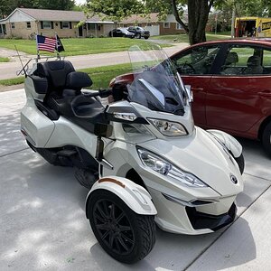 E52743B8 6185 4B36 A525 A54AA29FAB76