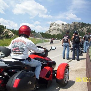 Dudley and the spyder at Mt Rushmore.