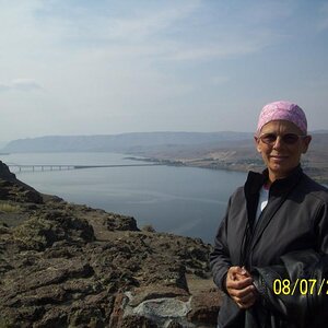 Jennifer and the Columbia River.