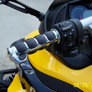 Kuryakyn ISO Grips & Throttle Boss