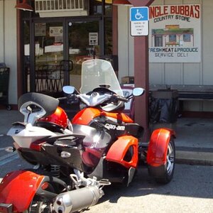IKTOME STOPS FOR A COLD DRINK!  Uncle BUBBA'S just a mile west of the AL/FL border on US-90!