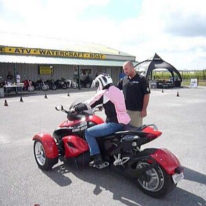 cindy800

Lytle,TX demo 11/7/09