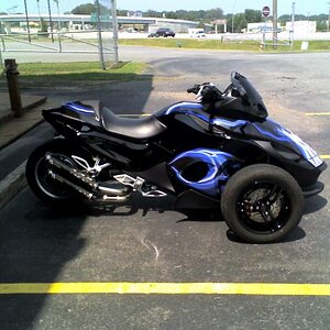 No fenders, black wheels