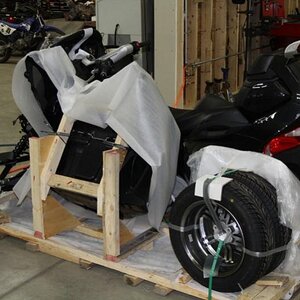 The nose is on it's own mini frame bolted to the left side of crate base.