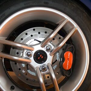 2010RSspyder CaliperTrimKit 12 - Left side - Brake caliper decal installed