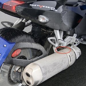 Spyder roadsalt 8 - Road salt from winter riding. The annotated circle shows where gunk is accumulating, on the pipe, mostly just in from of the brack