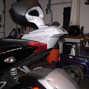 Sports rack with back rest left side