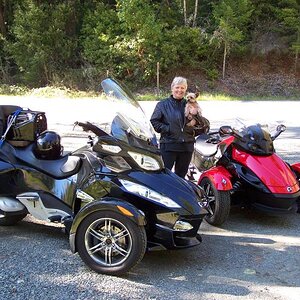 Our first ryde with Leroy's new carrier.
He's not all that excited about being in a carrier but he loves to ryde!