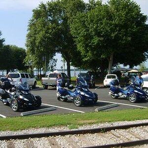 Tavares Fl at air water park 6/19/10
Anne(L) Carol(M) Gary(R)
Short Ride after first meeting  spyder riders