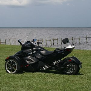 2010 07 07 Spyder in Yard 2