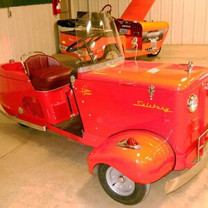 Spyder prototype?
1950 Salsbury Tri-Car right side