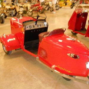 Spyder prototype?
1950 Salsbury Tri-Car left rear