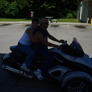 Jim and Barb using moonchasers213 spyder (they own a Harley for now) maybe spyder owner sooner than he thinks 7-25-10 Palatka Fl breakfast ride