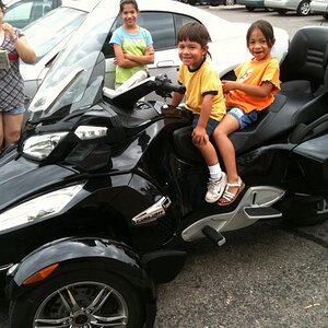 Kids at DMV checking out the Spyder!