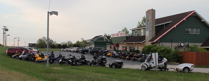 01   47 Spyders at the Route 66 Road House