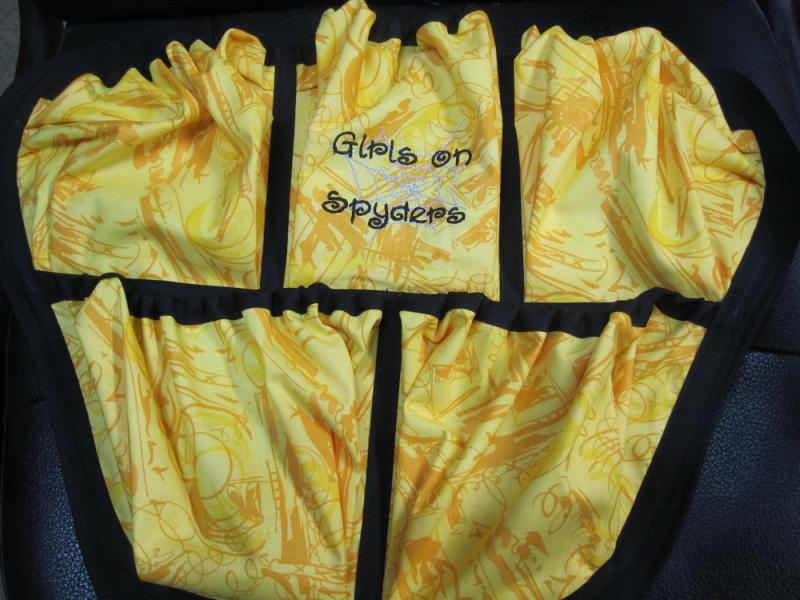 01 Emb Girls On Spyders