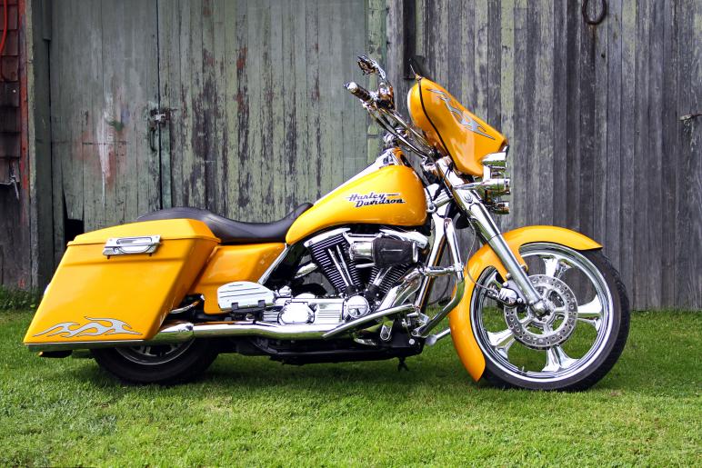 1997 H-D Road King Custom- Magazine bike