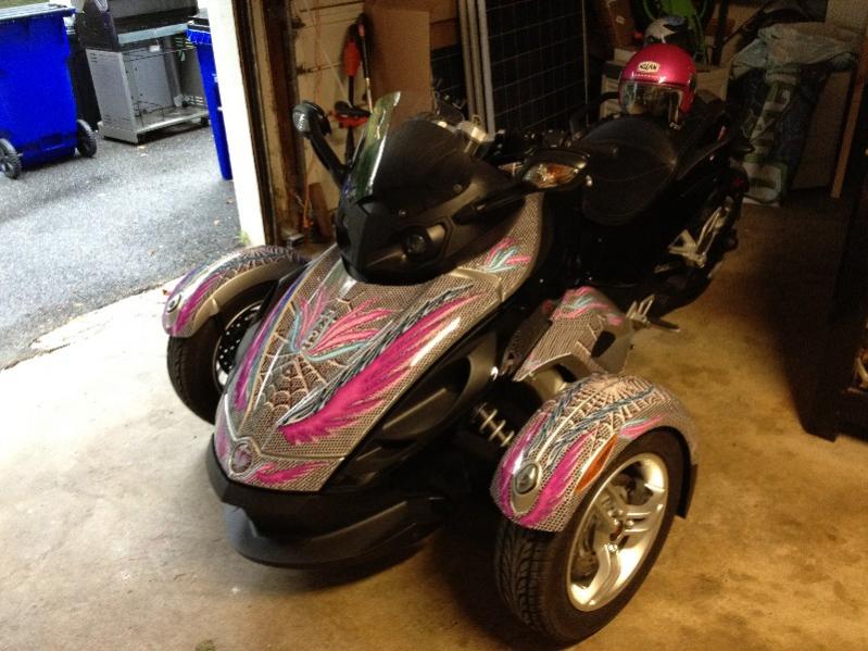 2009 SM5 Silver Spyder with custom www.powersportswraps.com skin.