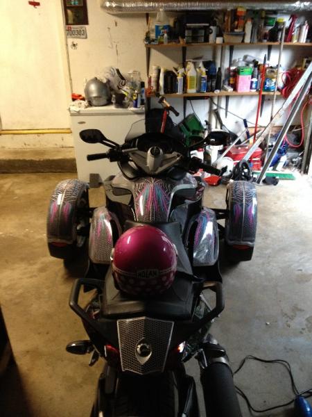 2009 SM5 Silver Spyder with custom www.powersportswraps.com skin.