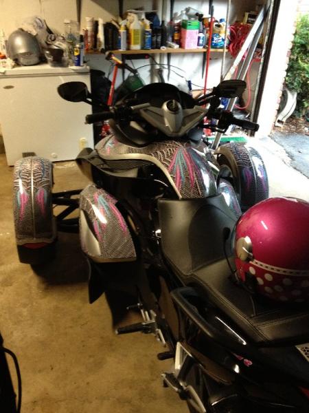 2009 SM5 Silver Spyder with custom www.powersportswraps.com skin.