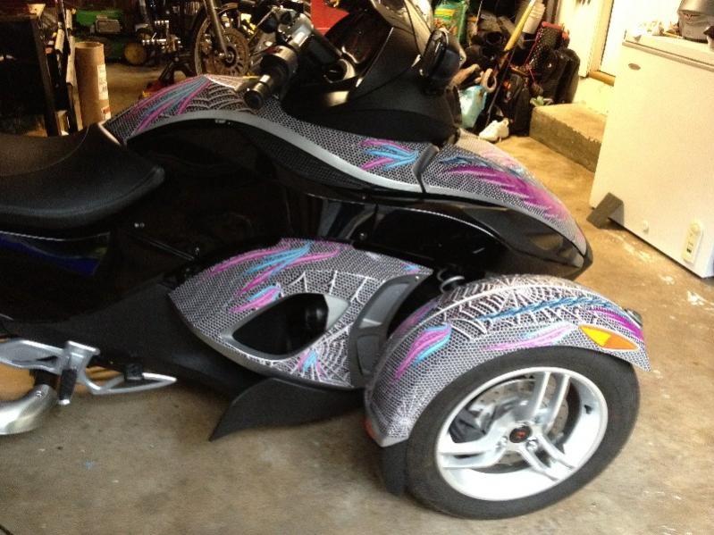 2009 SM5 Silver Spyder with custom www.powersportswraps.com skin.