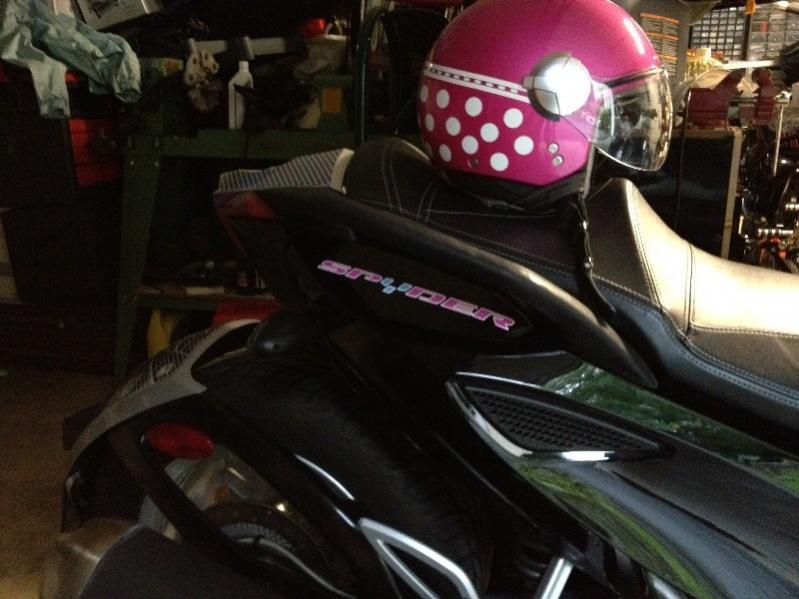 2009 SM5 Silver Spyder with custom www.powersportswraps.com skin.