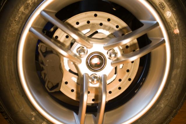 2010RSspyder CaliperTrimKit 5 - No caliper decal installed.