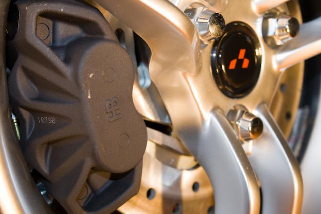 2010RSspyder CaliperTrimKit 6 - Cleaning off the right brake caliper, prepping for decal installation. I just used general purpose cleaner and made su