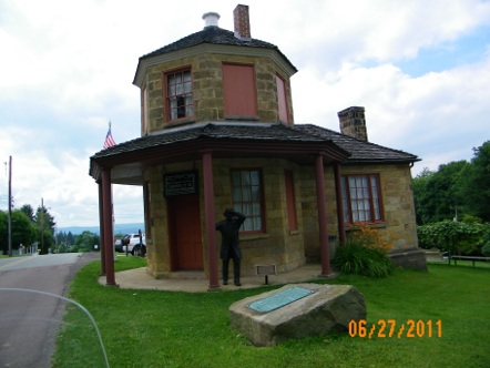 2011 06 27 Tollhouse (1895) in Addison PA