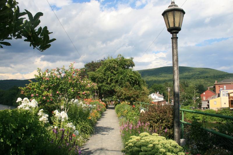 2011 08 02 The Bridge of Flowers, Shelbourne Falls, MA