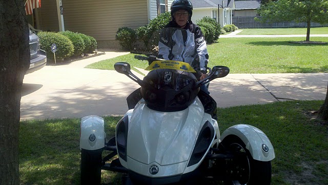 2011 can am in driveway