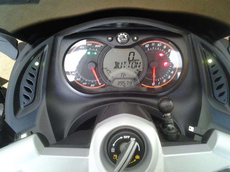 20130228 115823
Right and left turn signal indicators